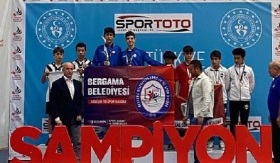 Bergama Belediyesi Badminton Ekibi Muvaffakiyetten Muvaffakiyete Koşuyor