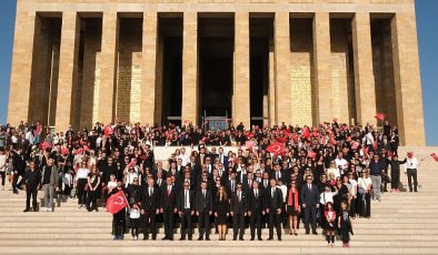 Borusanlılar’dan Cumhuriyetin 100. yılında Anıtkabir’e manalı ziyaret
