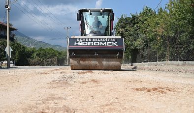 Bozulan Yollar Düzeltiliyor
