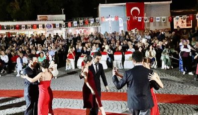 Didim’de Atatürk’ün sevdiği müzikler ve vals gösterisi gerçekleştirildi