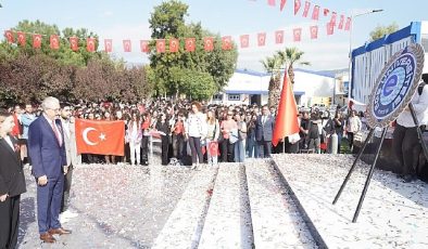 Ege Üniversitesinde “Cumhuriyetin 100 Yılı Anıtı” merasimle açıldı