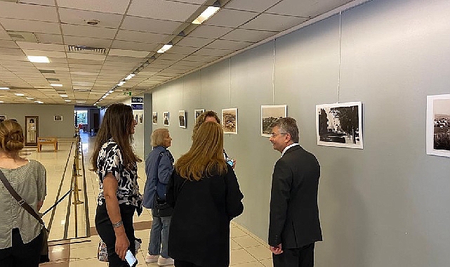 EÜ “100 Yıl Evvel İzmir ve İzmirliler” Fotoğraf ve Tarihi Gereç Standı Açıldı