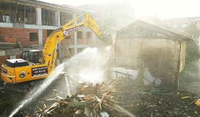 İnegöl Belediyesi, Metruk Yapıların Yıkımına Başlandı