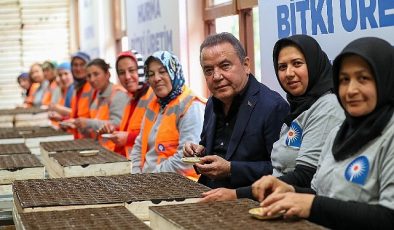 Lider Böcek’ten işçisine 100. Yıl ikramiyesi