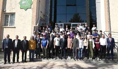 Lider Pekyatırmacı öğrencilerle buluştu