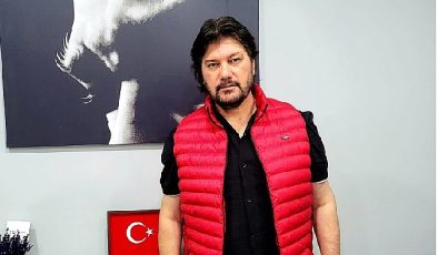 Sanatçı Ahmet Şafak’tan 100.yıl marşı