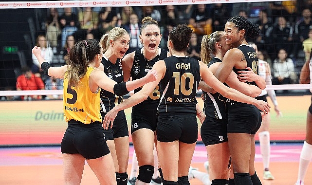 VakıfBank, derbide zaferi 3-0 ile aldı