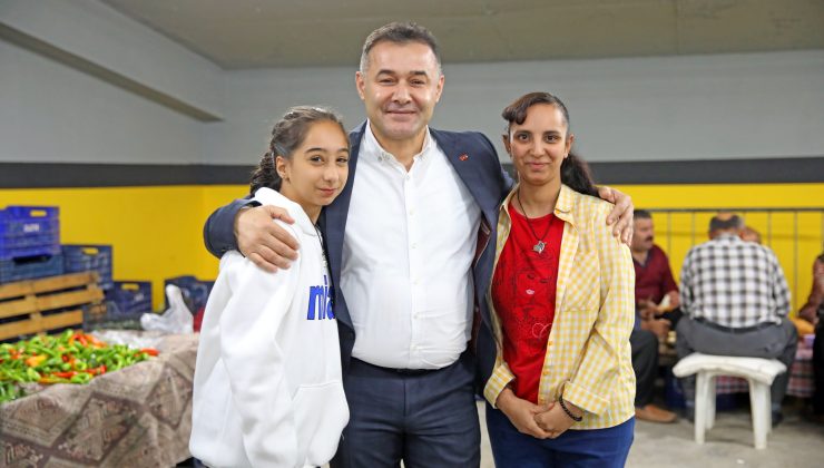 BAŞKAN YÜCEL CUMA PAZARI’NDA ESNAF VE VATANDAŞLARLA BİR ARAYA GELDİ