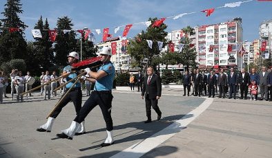 Antalya Büyükşehir’de Atatürk Anıtı’na çelenk sunma merasimi