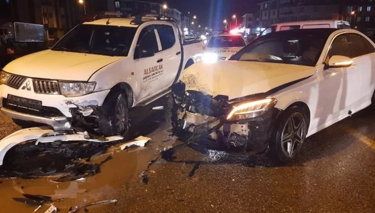 Düzce’de kamyonet ile otomobil çarpıştı: 5 yaralı