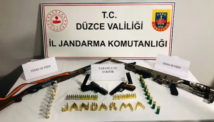 Düzce’de ruhsatız tüfek ve tabancalar ele geçirildi