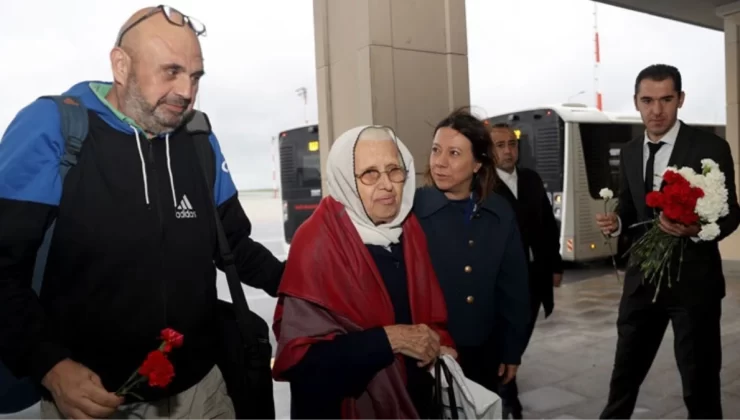 İsrail işgali altındaki Gazze’den tahliye edilen Türk vatandaşları İstanbul’a getirildi