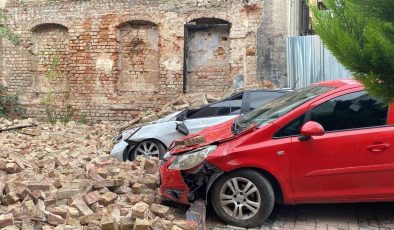 İstanbul’da iki katlı metruk binada çökme