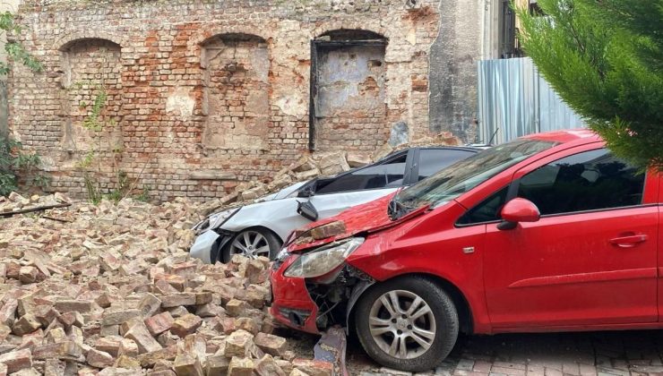 İstanbul’da iki katlı metruk binada çökme