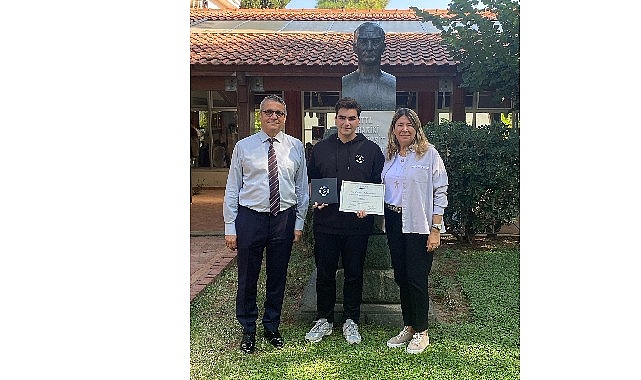 İzmir Amerikan Koleji öğrencisi, görme engelli bireyler için geliştirdiği uygulamayla Apple Challenge’ı kazandı  